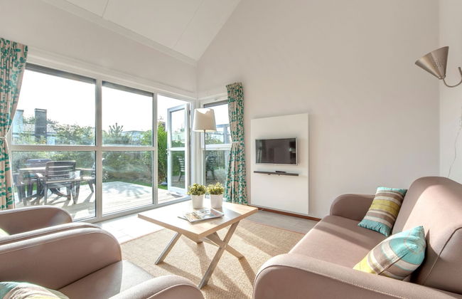 Detached Single Story Holiday Home Near the Sea - Photo 3