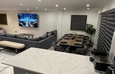 Large Luxury 5BDR Home 2 Bath and Free Parking - Foto 6