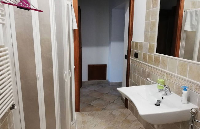 Portion of a Farmhouse With 30 Beds - 4 Apartments and 2 Rooms - Foto 26