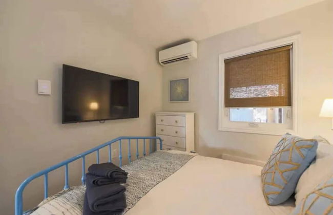 Casa Queen East - Modern 2BR Suite - Photo 2