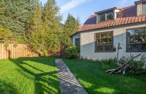 Studio-Alaska's Point of View-Private-intown - Photo 17