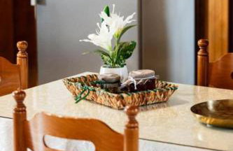 Red Roses-Traditional House - Photo 31