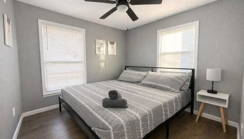 Large Overland Park Getaway 4 KING beds 3 Bath Sleeps 10 - Foto 2