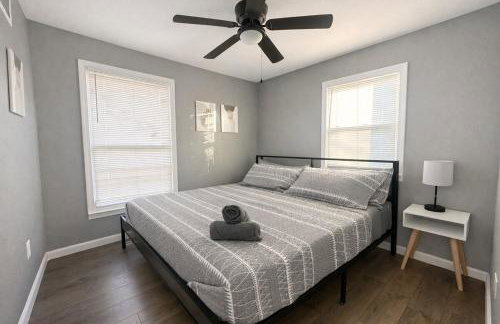 Large Overland Park Getaway 4 KING beds 3 Bath Sleeps 10 - Foto 2