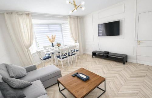 Spotless 2BR Flat with Parking, Garden, Wifi, Netflix, Sleeps 6 - Foto 3