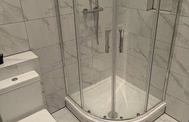 Flat with great transport links - Photo 7