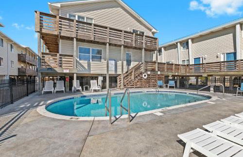2BR Retreat with Pool, Near Beach and The Hangout - Photo 17
