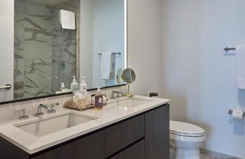 Lux Apts with Lake Views and Top Amenities - Foto 56
