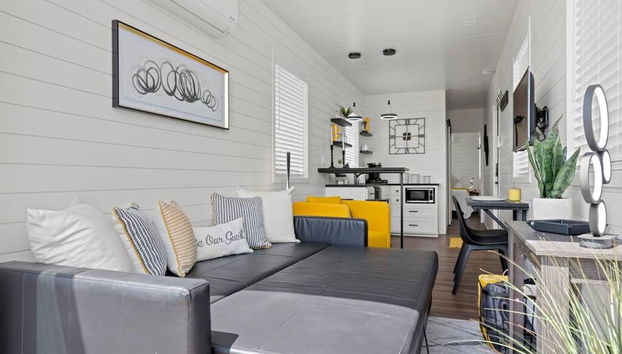 New The Yellow Beacon-luxury Shipping Container - Foto 3, Habitación