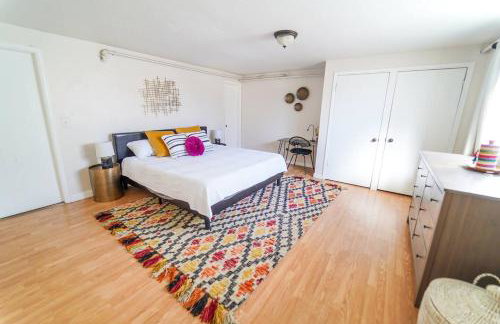 Turquoise Twin ★Vacation COS★3 King Beds★Near AFA - Foto 25