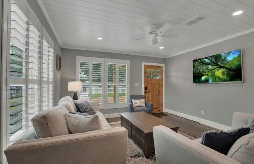 Upscale Home With Pool and Firepit - Close to Mercer St! - Foto 18