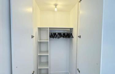 Modern 3 Bedroom Home - Free Driveway Parking - 6 Guests - Upstairs Bathroom and Downstairs WC - Foto 25