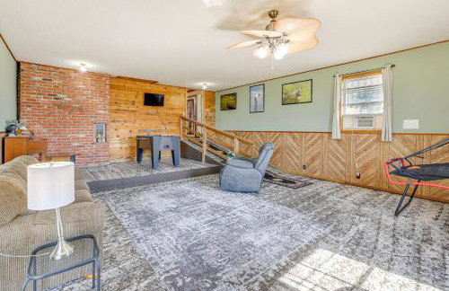 9 Mi to Grove: Home w/ Fire Pit in Southwest City - Foto 11