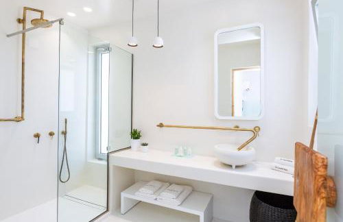 La Casa di Mare, Luxury Beach Front Villa with Private Pool, Whirlpools & Sauna, By ThinkVilla - Foto 42