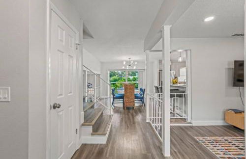 Oversized 4bed + Converted Bedroom, HEATED Pool + Hot Tub - Photo 23