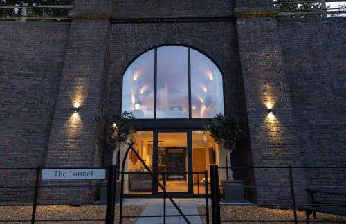 The Tunnel at Bridge Lake Farm and Fishery - Foto 31