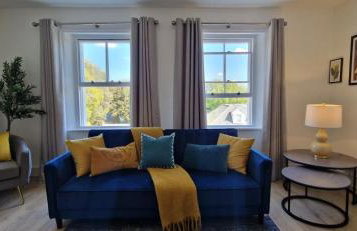 Chic 1BR Teddington Apartment Modern & Bright - Photo 4