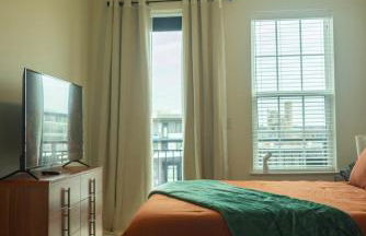 Two Story Penthouse, 2 Bedrooms with 2 and a half bathrooms, 2 Balconies, Skyline View, Pool - Foto 50