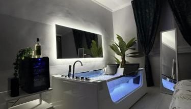 TROPICAL RHAPSODY - Jacuzzi & King Size a Torino Centro - Foto 5