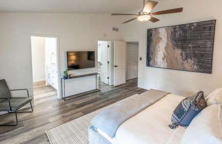 New Listing! Stylish 4 Bdrm W/pool and Game Room - Foto 38