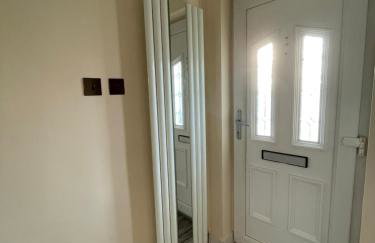 Modern 4-bedroom entire house with Garden - Foto 19