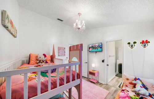 Beautiful 5BR 4 baths Themed home near Disney and Universal, Private Pool, Gameroom, baby Crib and more - Foto 19