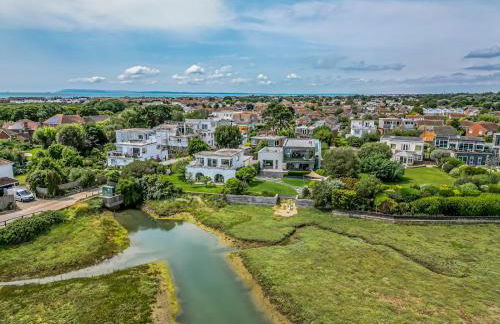 Breathtaking Home with Parking - Pass the Keys - Photo 37