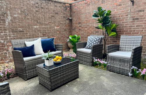 4 Bedroom Home in Best Location Parking Fireplace Back Yard Pets Welcome - Foto 53