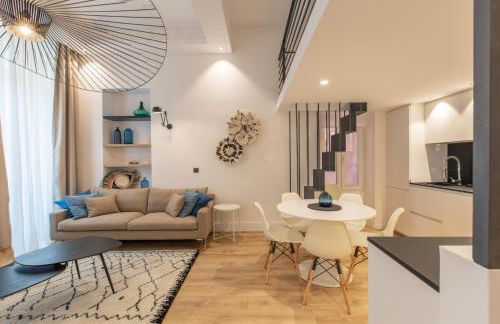 COURS SALEYA Renovated 3 Bedrooms 1 min to Beach Air Conditioning - Foto 1