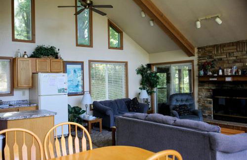 Family-Friendly Cabin Rental on a Private Lake near Wisconsin Dells - Photo 5