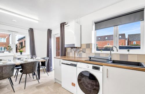 Contractors Retreat 3 bedroom house, sleeps up to 7, free parking - Foto 24