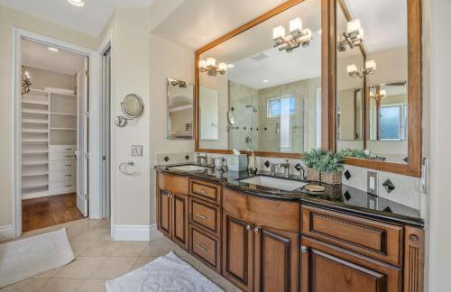 Beach Retreat- Walk to Beach, BBQ, Oceanview Rooftop & Firepit - Foto 18