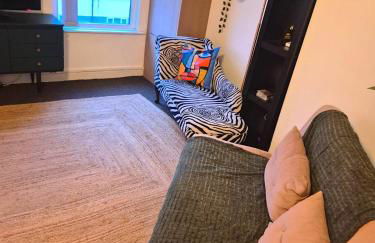 COZY Apartment 4 - Photo 6