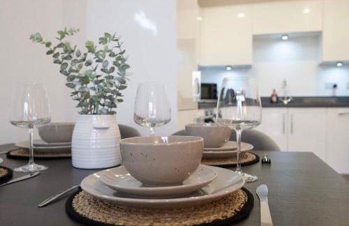 Modern 1BR Apt - Sleeps 4 - Parking - Balcony - Foto 13