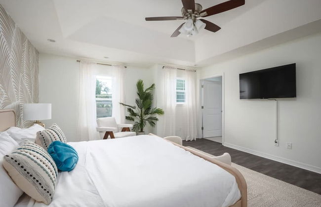 Fun Airy Florida Vacation Home With Private Pool - Photo 11