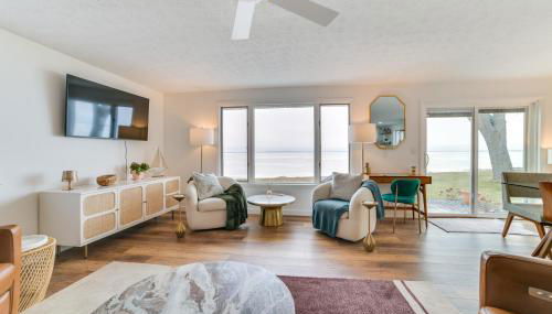 Bright Houghton Lake Home with Boat Dock and Fire Pit - Foto 4