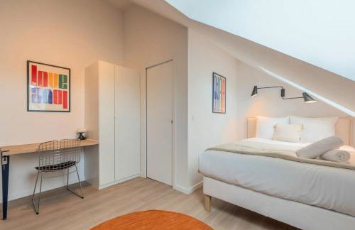 Studio sous les combles côté rue, parking gratuit - Foto 5