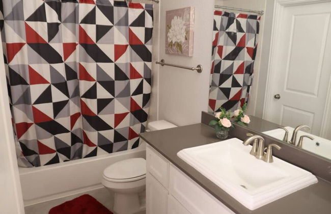 Spacious Home w Putting Green -for Extended Stays - Photo 32