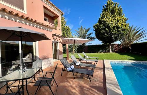 Gated Family Villa with Private Pool and Garden - Foto 6