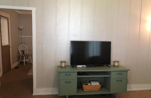 Downtown 2 Bedroom Cottage, Sleeps 6, Walking Distance to Honeywell, Downtown Restaurants, Shopping - Foto 4