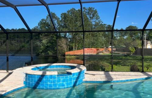 Ultimate Backyard Oasis, Heated Pool, Spa and Lake - Foto 43