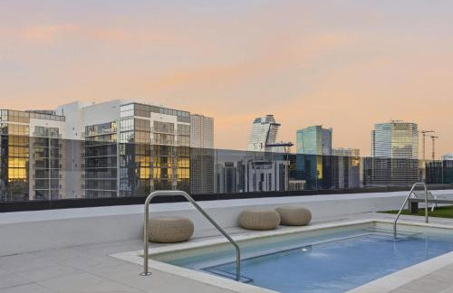 Upscale Downtown Condo Pool Gym & Skyline Views - Foto 51