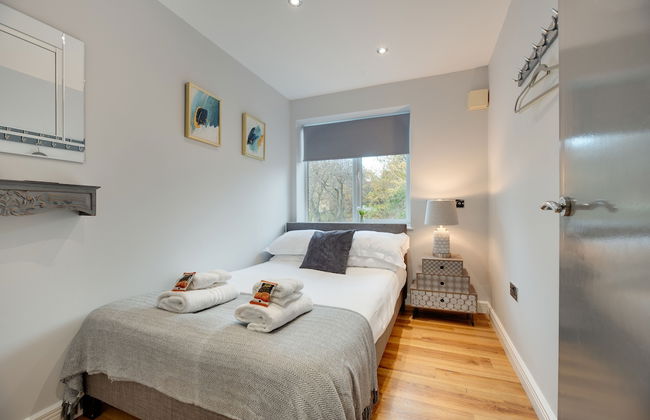 Swan Apartments - By Week2Week - Photo 2