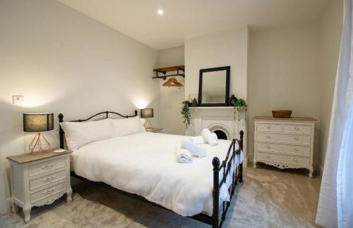 Stylish and Modern Town Centre End-of Terrace Home - Foto 4