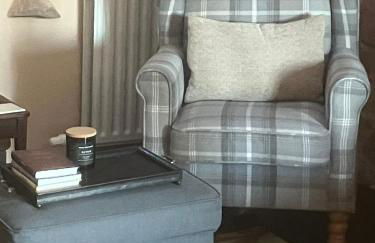 Historic converted byre in courtyard of 16C house - Foto 24