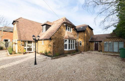 Luxurious Country House with Cinema Games Room - Pass the Keys - Photo 49