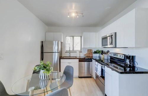 Chic Retreat: 2BR Apartment! - Foto 20