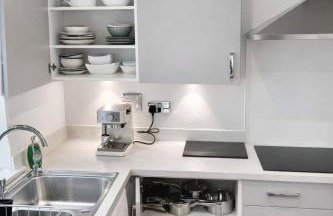 The Grand 4-Bed Ebbsfleet Home - Big Garden & Parking Space, Near Bluewater - Foto 9