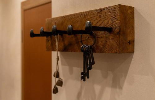 Rustic Boutique Apartment with Live Olive Tree & Private Parking - Photo 28