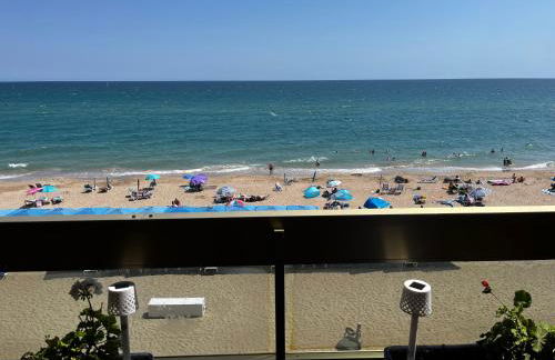 Acogedor y Amplio Apartamento familiar a pie de playa - Photo 5